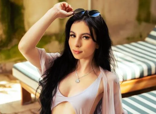 Do not miss the chance to enjoy an amazing meeting with Goa Call Girl 3