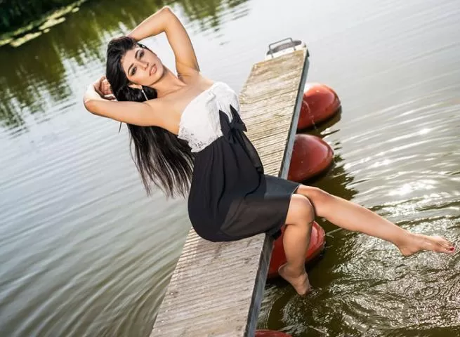 Genuine call girls in Indore offered by college girls nearby you 3