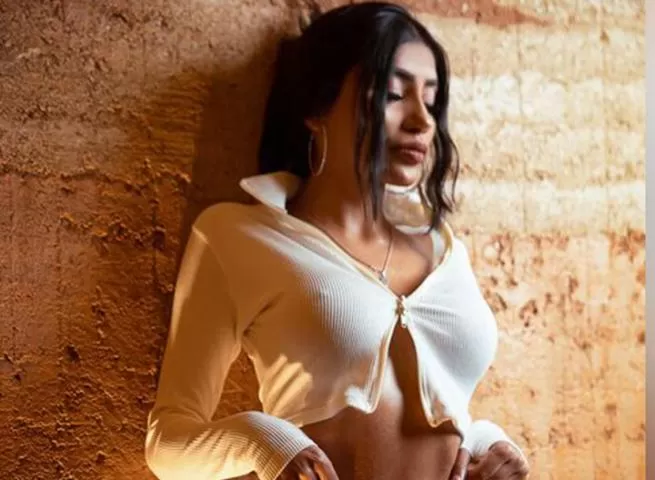 call now for the best high-class call girl service available 24 hrs 3