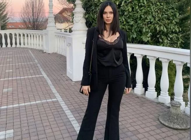 An independent call girl that can meet the needs and desires of yours