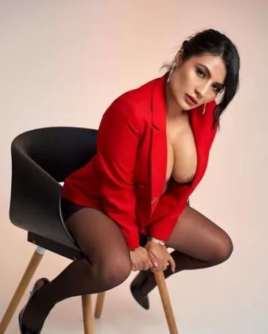 I look fantastic in anything even when i am nude 4