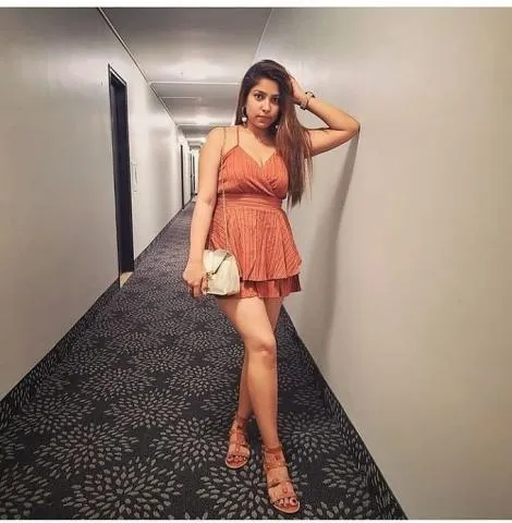 Call Girl who understands how to satisfy men sensual desires and needs